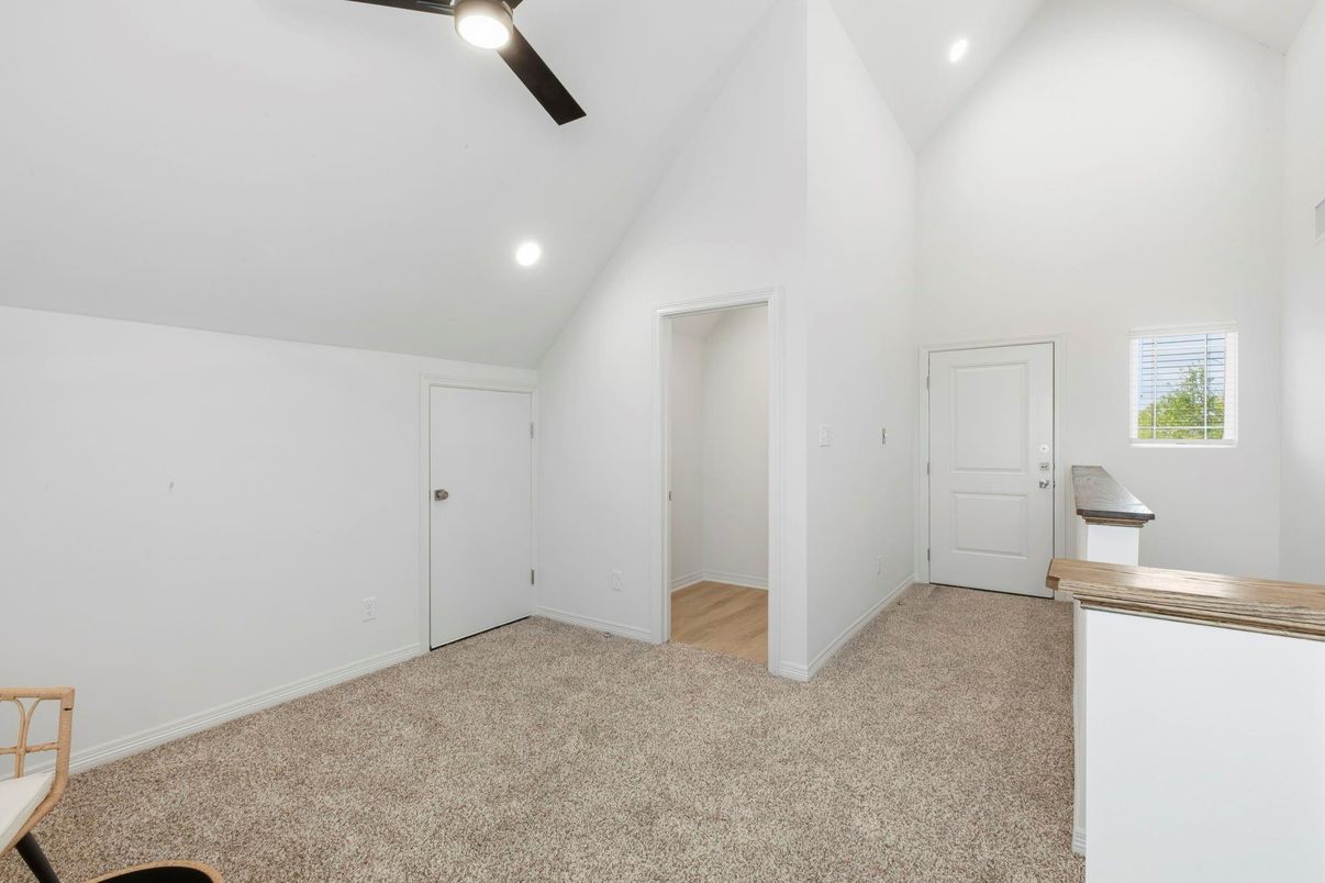 Empty room, Interior, Recessed Lighting
