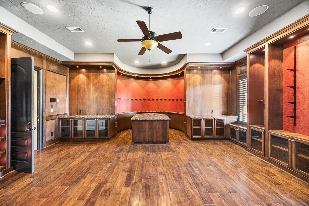 Interior, Recessed Lighting, Wood Texture Flooring