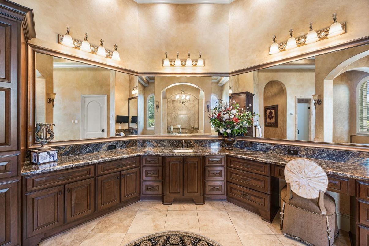 Bathroom, Dual Sink Vanities, Interior