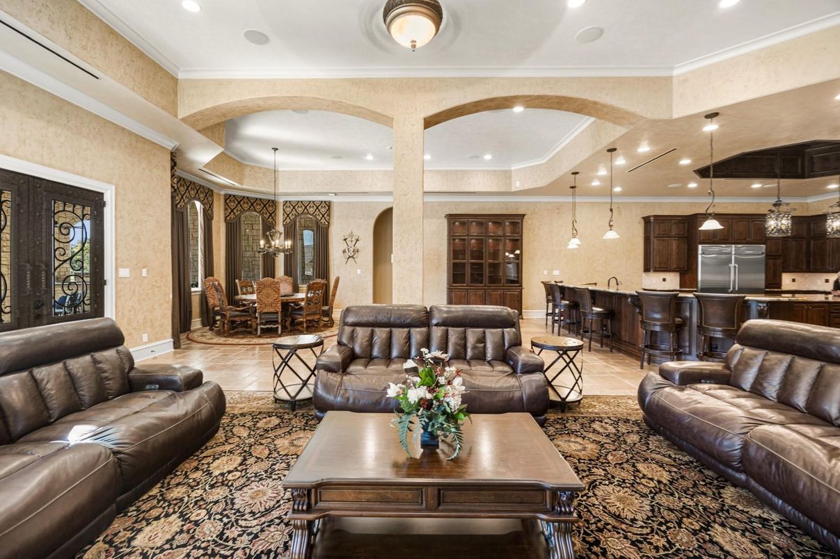 Chandelier, Dining room, Interior, Kitchen, Living room, Pendant Lights, Recessed Lighting, Stainless Steel Appliances