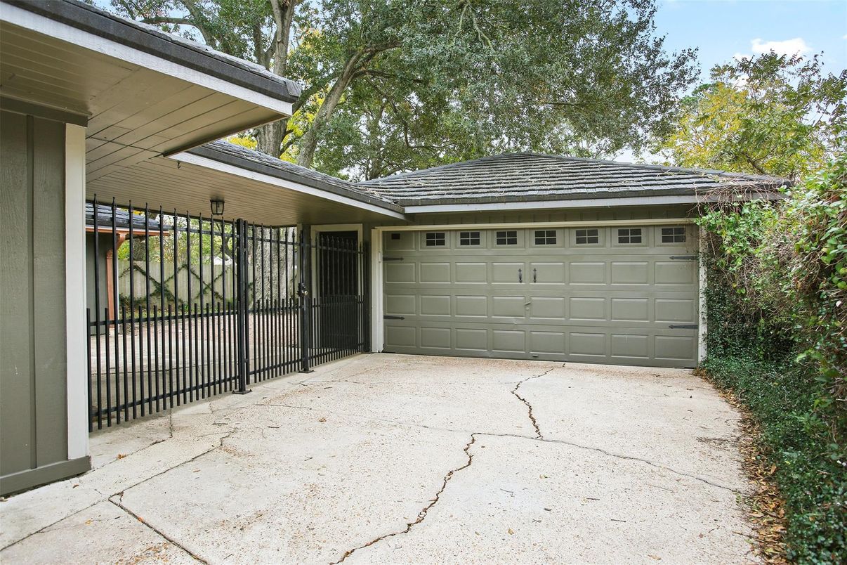 Detached Garage, Exterior