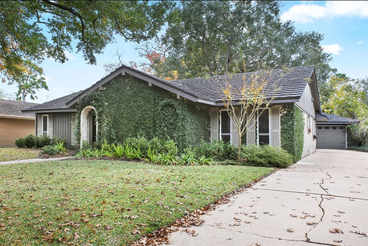 Backyard, Exterior, Facade, Ranch