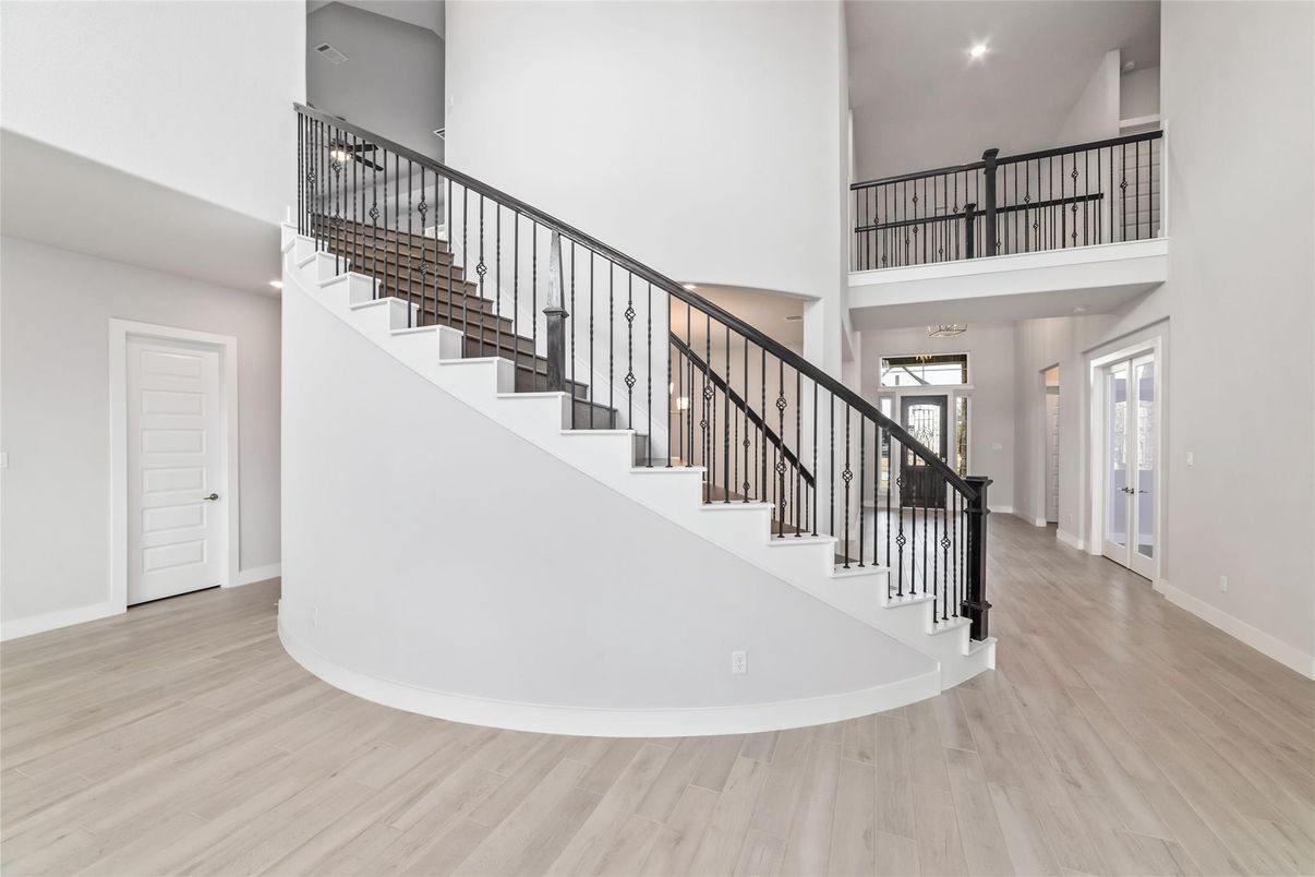 Interior, Recessed Lighting, Wood Texture Flooring