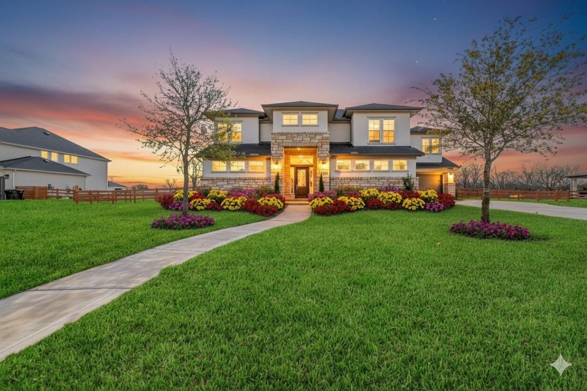 Backyard, Exterior, Facade, Modern