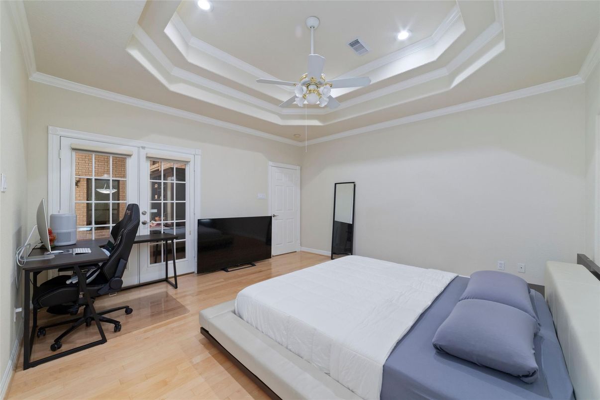 Bedroom, Home Office, Interior, Recessed Lighting, Wood Texture Flooring