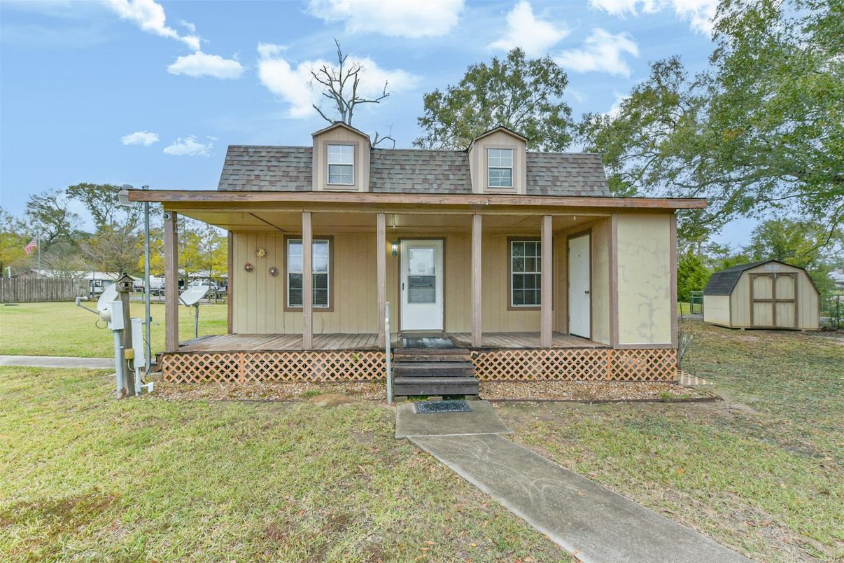 Backyard, Exterior, Facade, Cape Cod