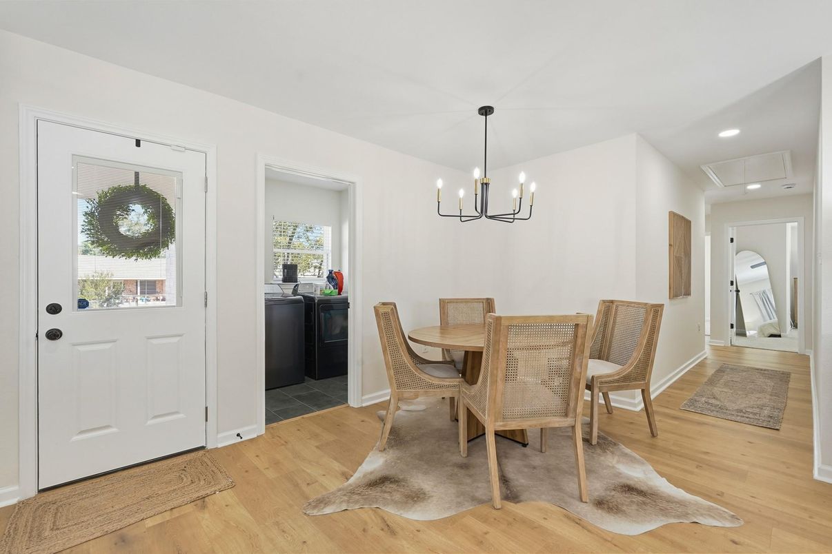 Chandelier, Dining room, Interior, Recessed Lighting, Wood Texture Flooring