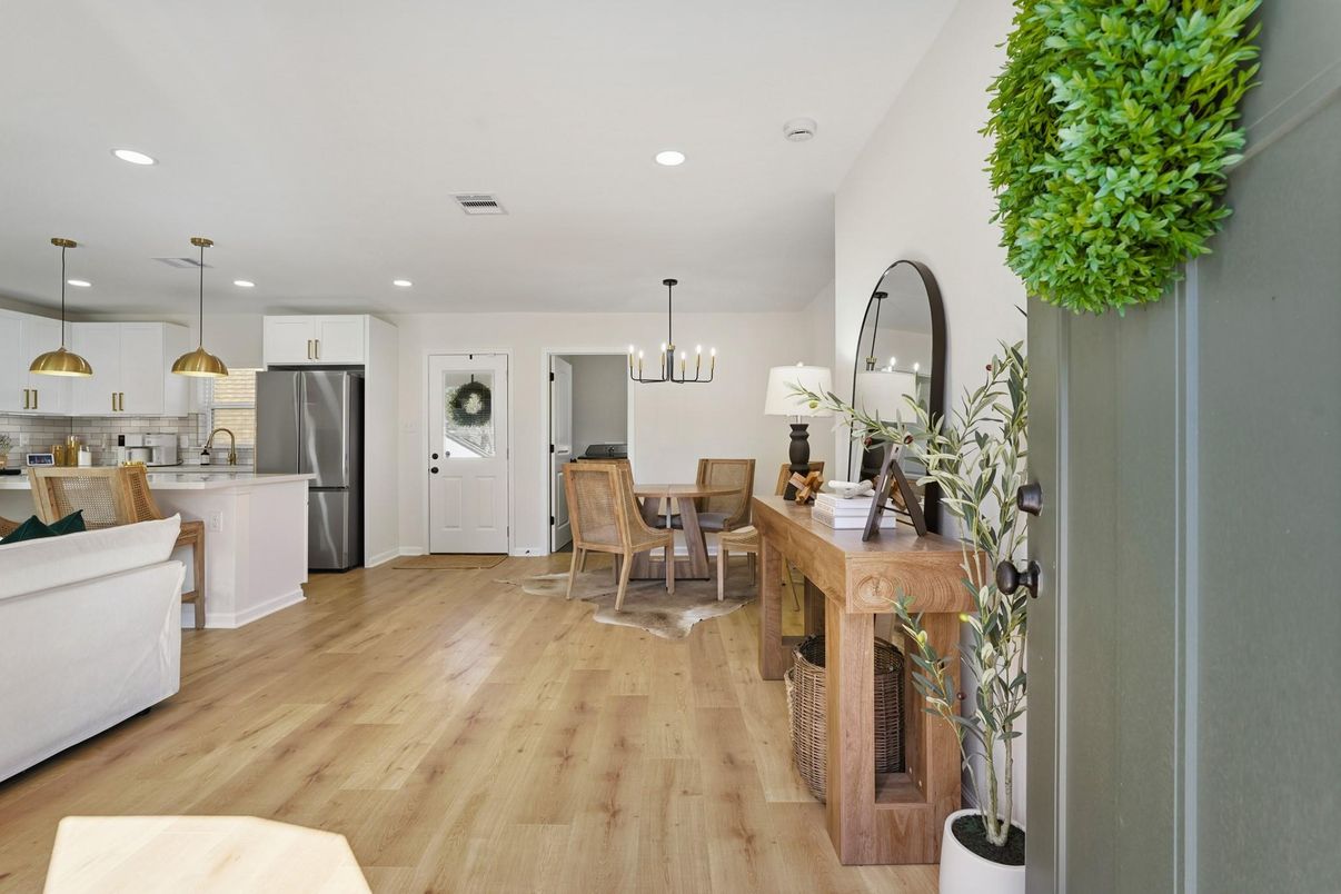 Chandelier, Dining room, Interior, Kitchen, Pendant Lights, Recessed Lighting, Stainless Steel Appliances, Wood Texture Flooring