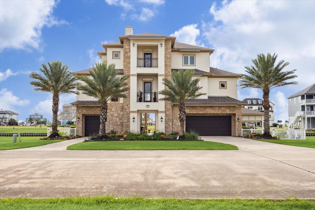 Attached, Exterior, Facade, Mediterranean