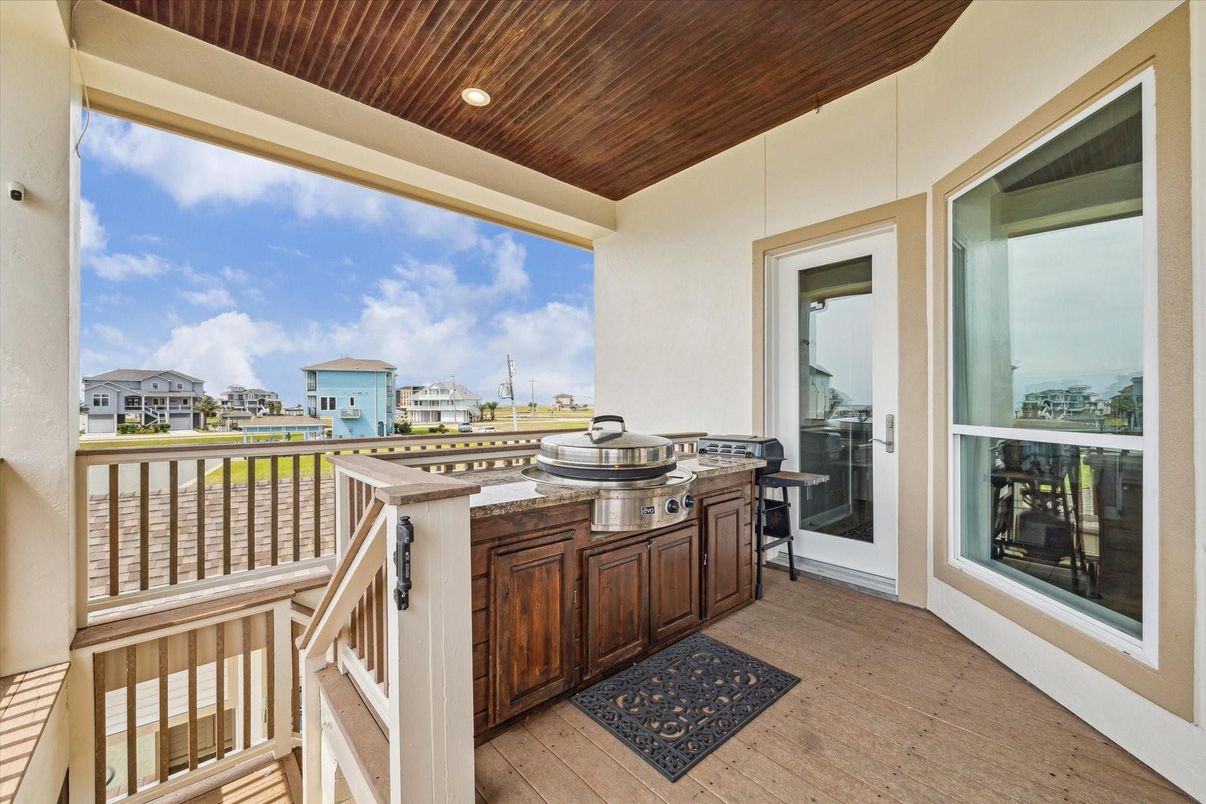 Exterior, Outdoor Kitchen