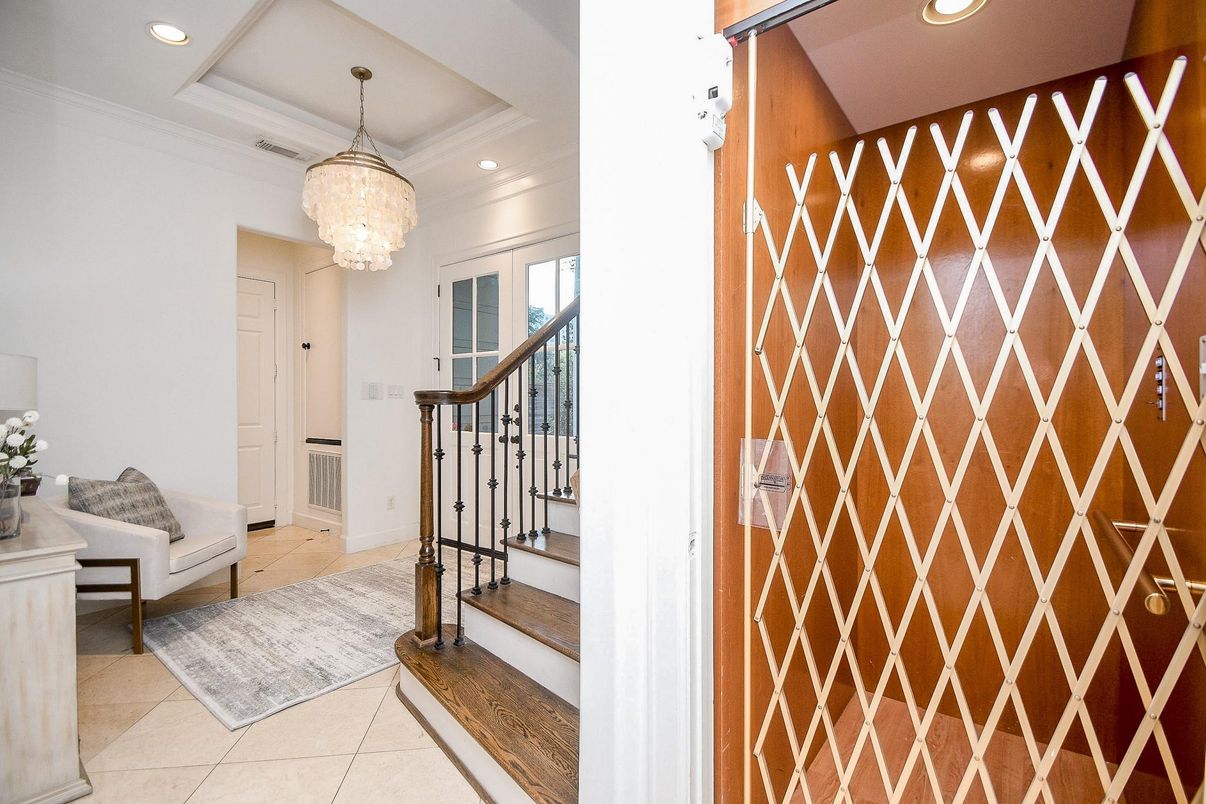 Chandelier, Elevator, Interior, Recessed Lighting