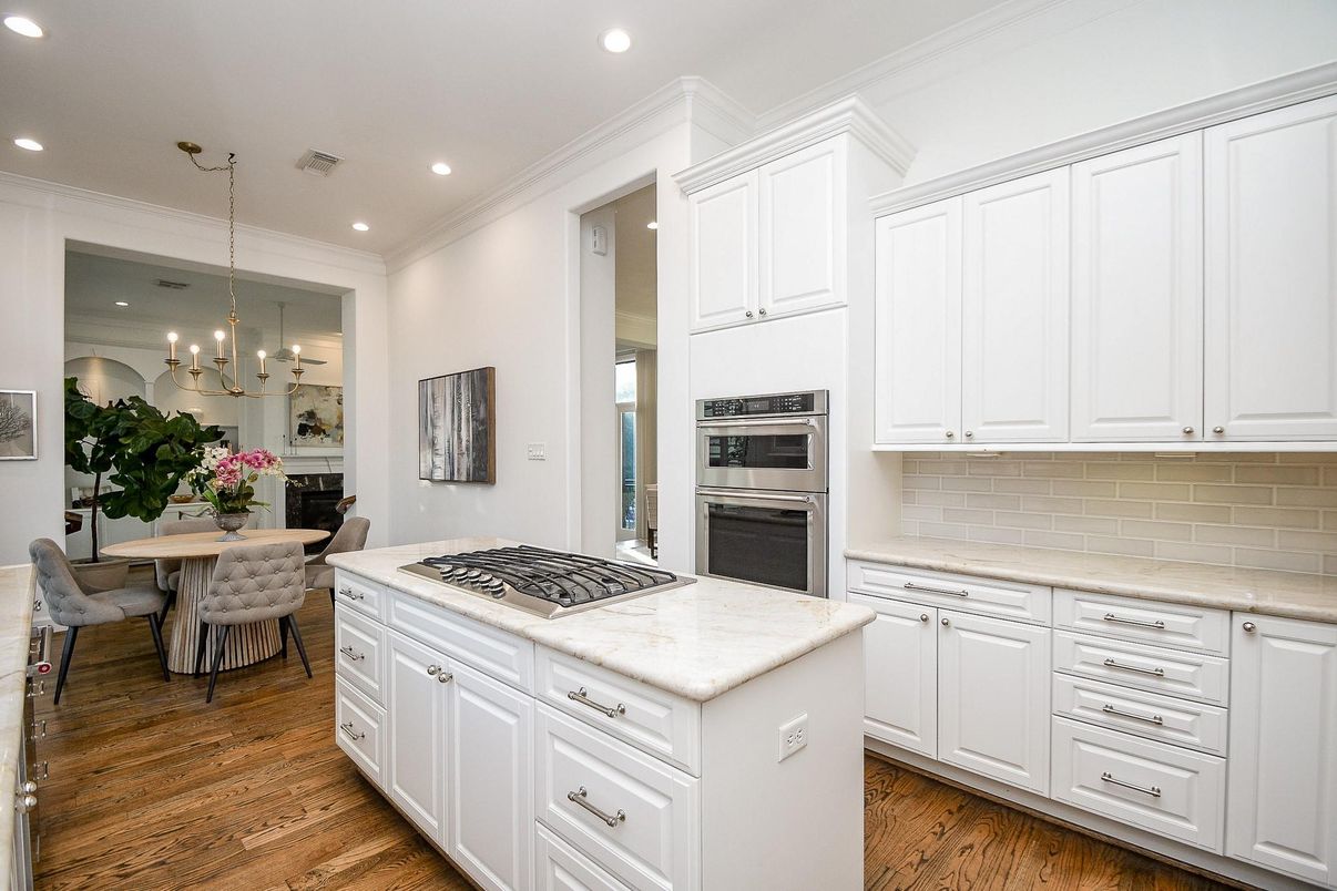 Chandelier, Dining room, Interior, Kitchen, Recessed Lighting, Stainless Steel Appliances, Wood Texture Flooring