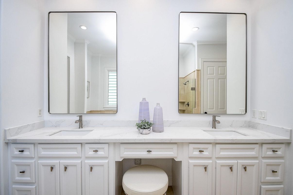 Bathroom, Dual Sink Vanities, Interior, Recessed Lighting