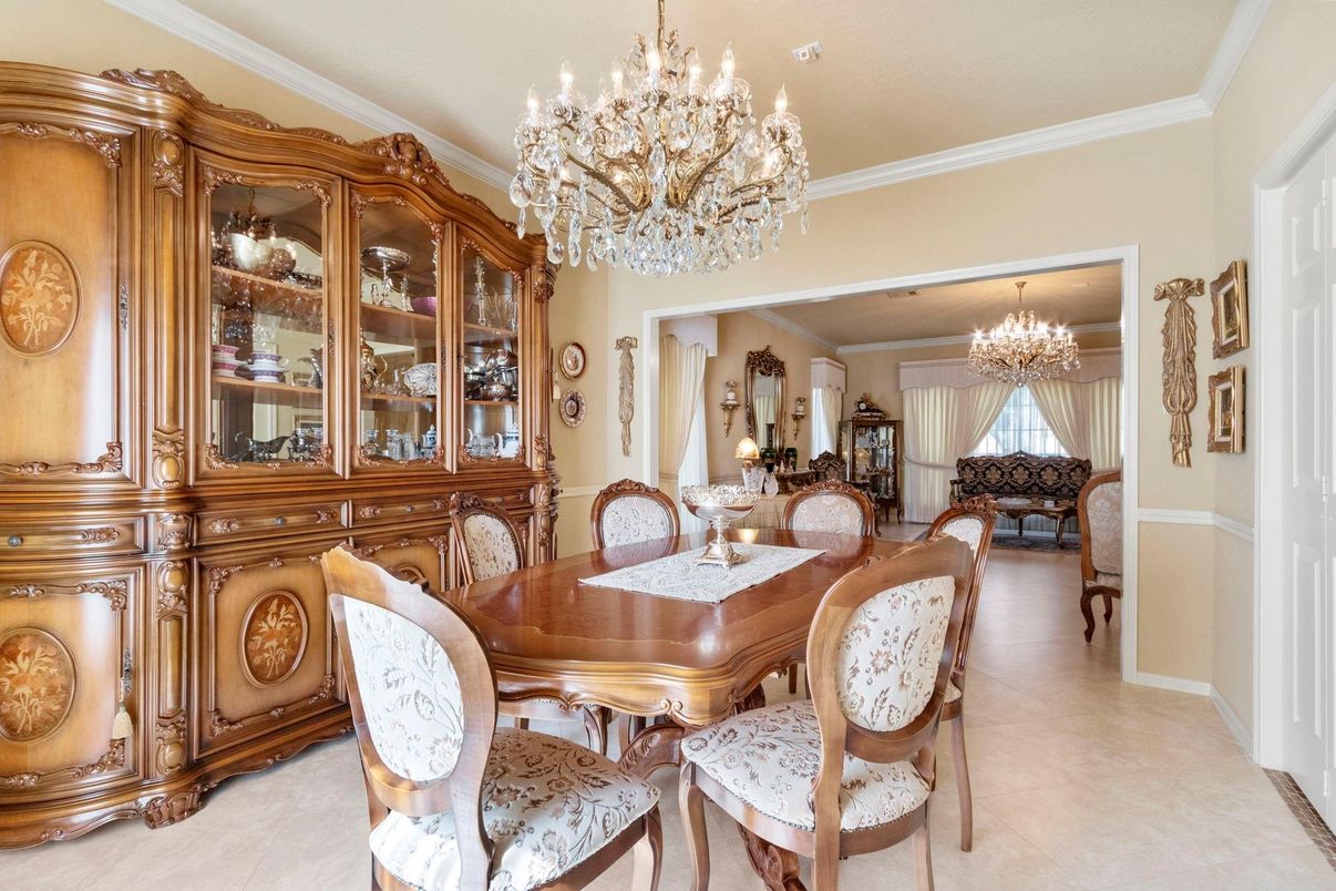 Chandelier, Dining room, Interior, Piano