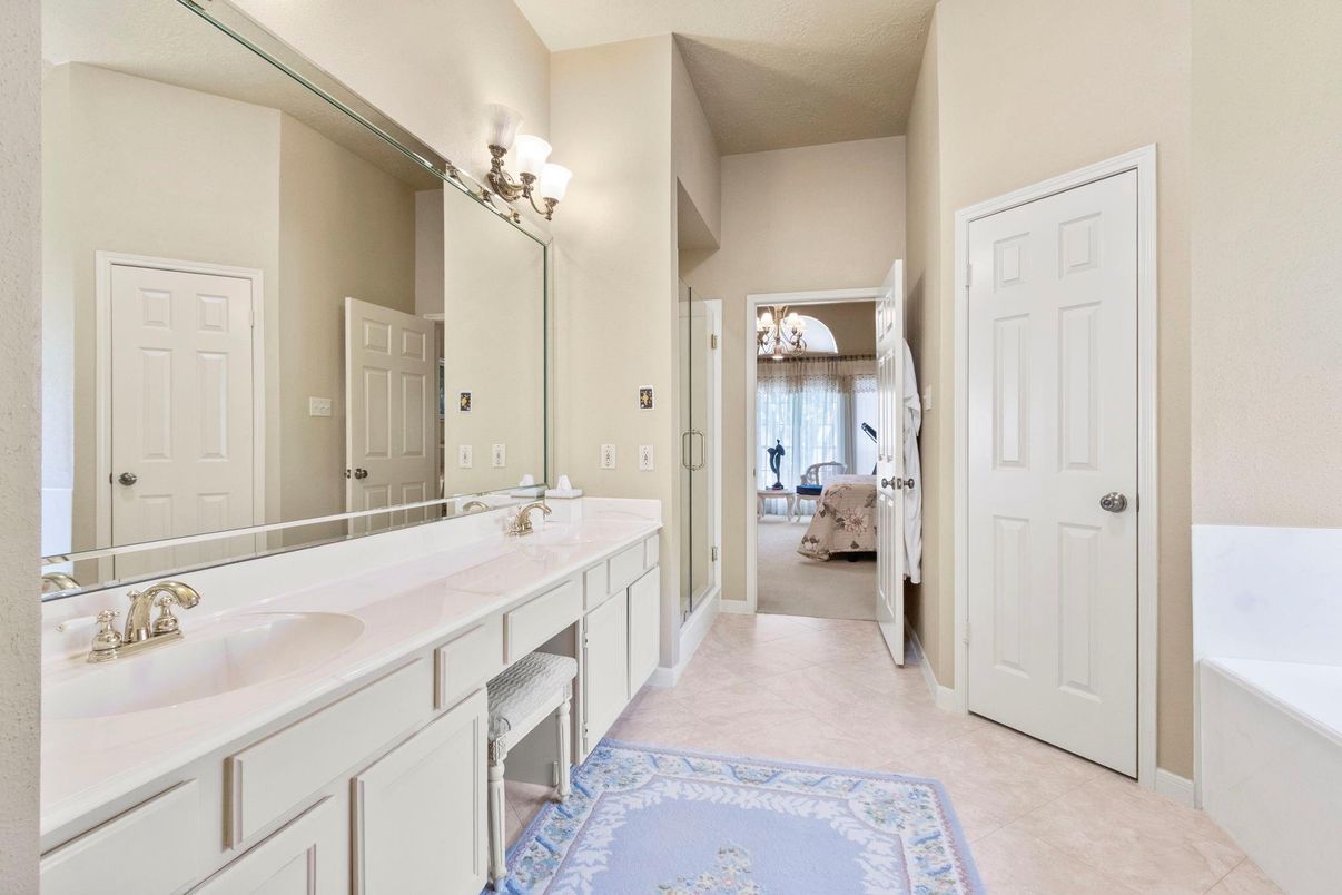 Bathroom, Dual Sink Vanities, Interior