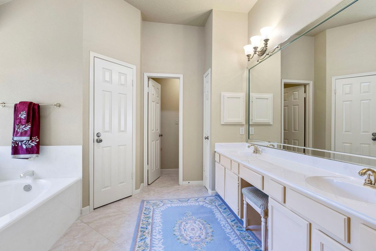 Bathroom, Dual Sink Vanities, Interior