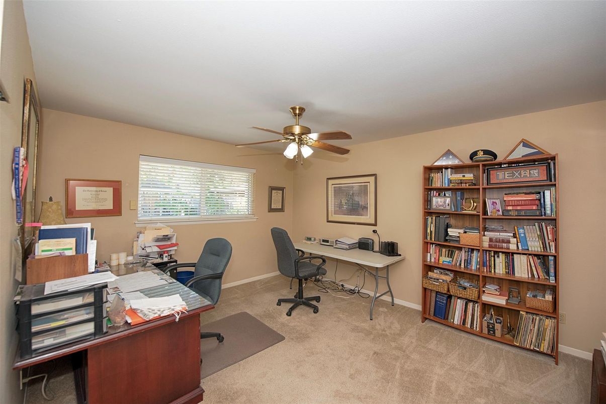 Home Office, Interior