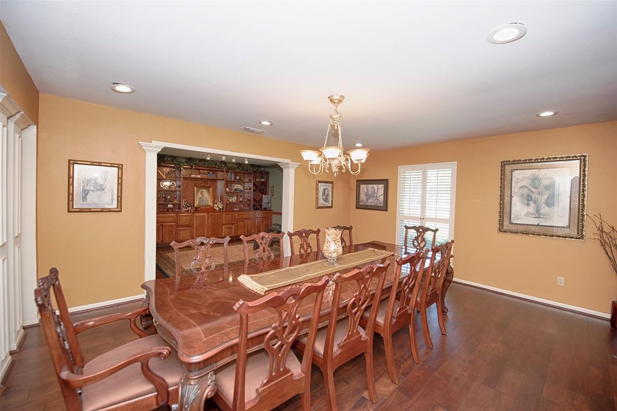 Chandelier, Dining room, Interior, Recessed Lighting, Wood Texture Flooring