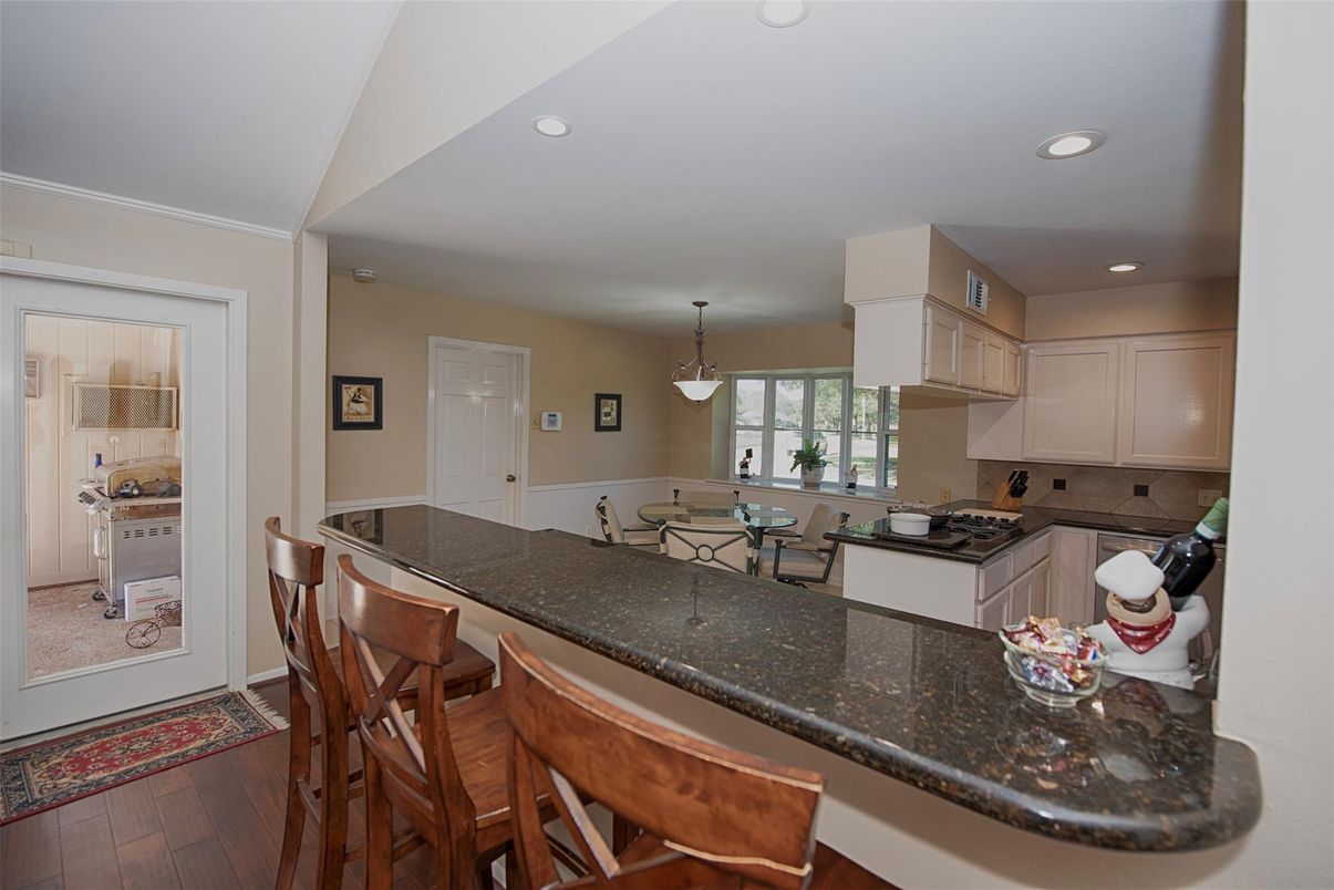 Dining room, Interior, Kitchen, Pendant Lights, Recessed Lighting, Wood Texture Flooring
