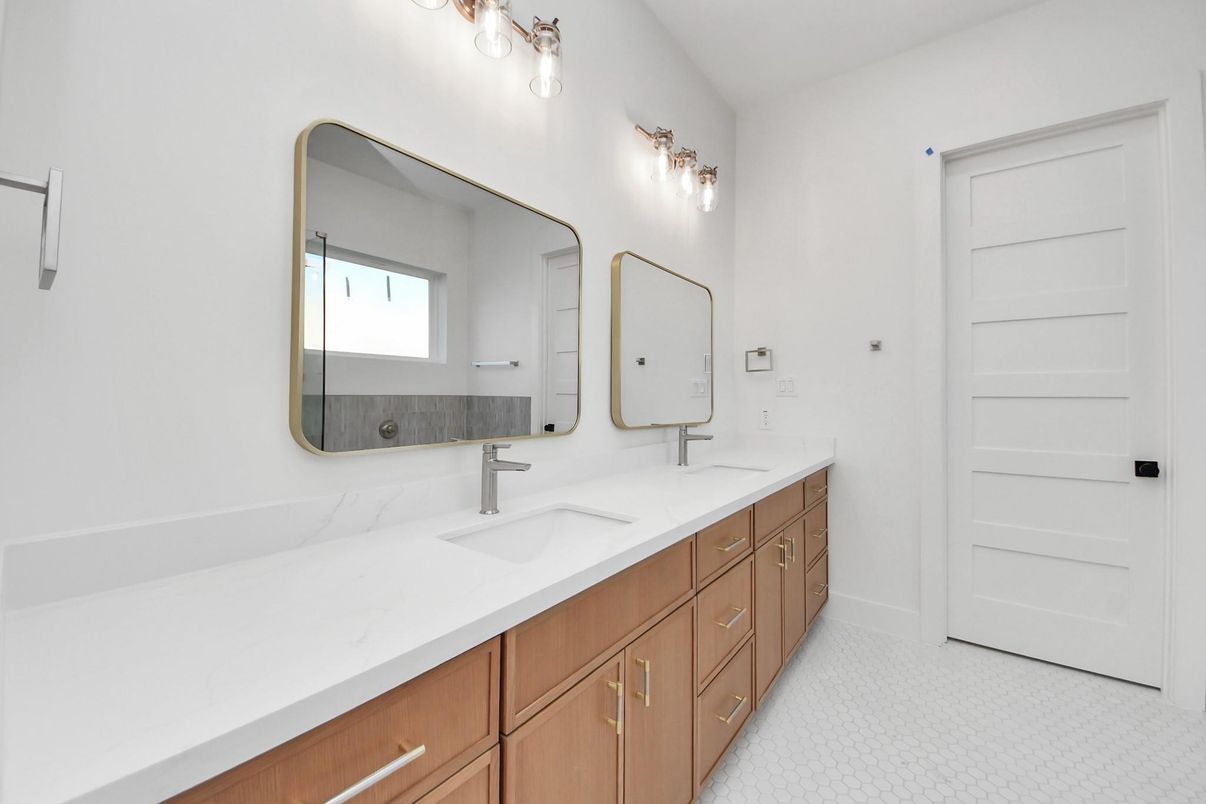 Bathroom, Dual Sink Vanities, Interior