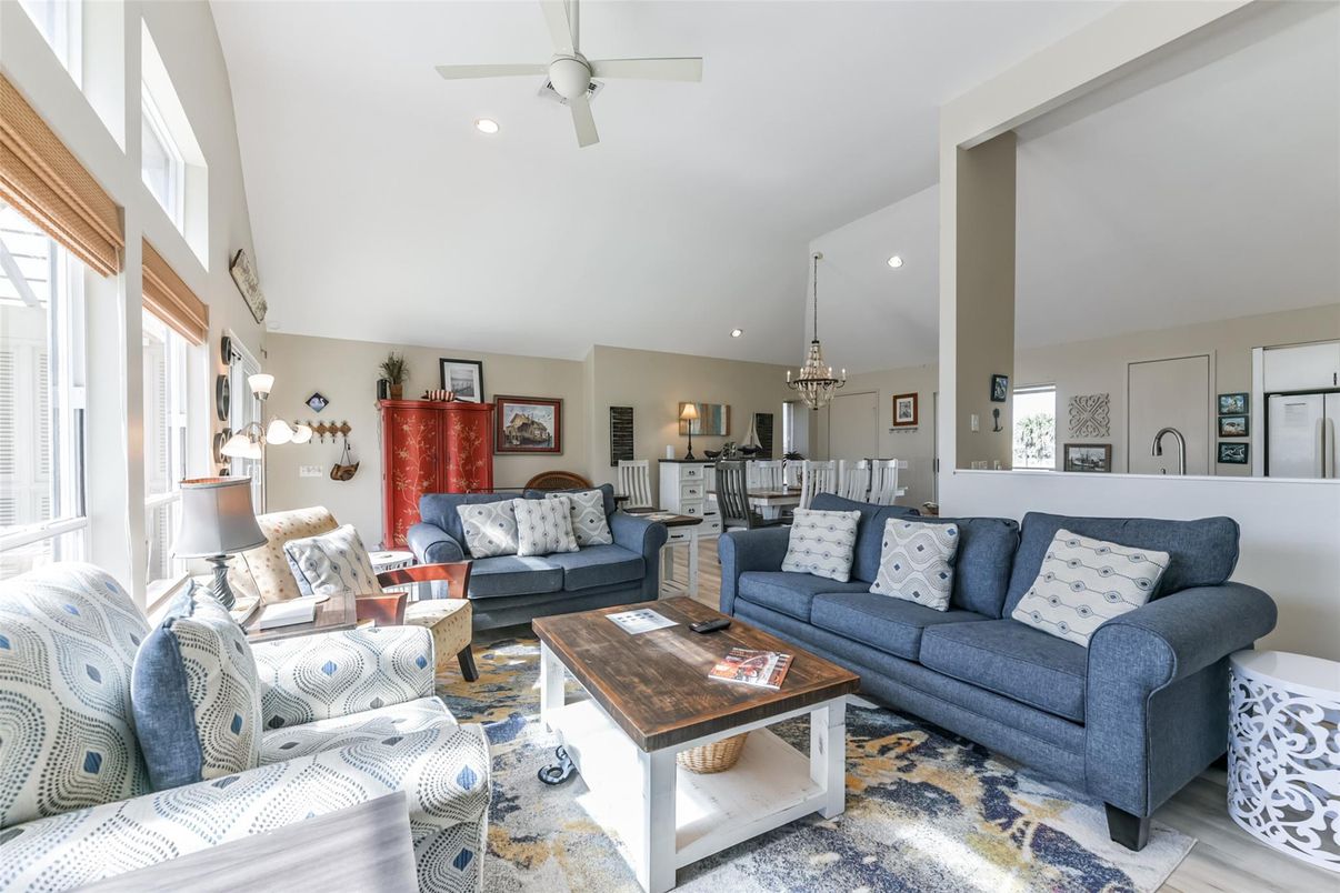 Chandelier, Dining room, Interior, Living room, Recessed Lighting