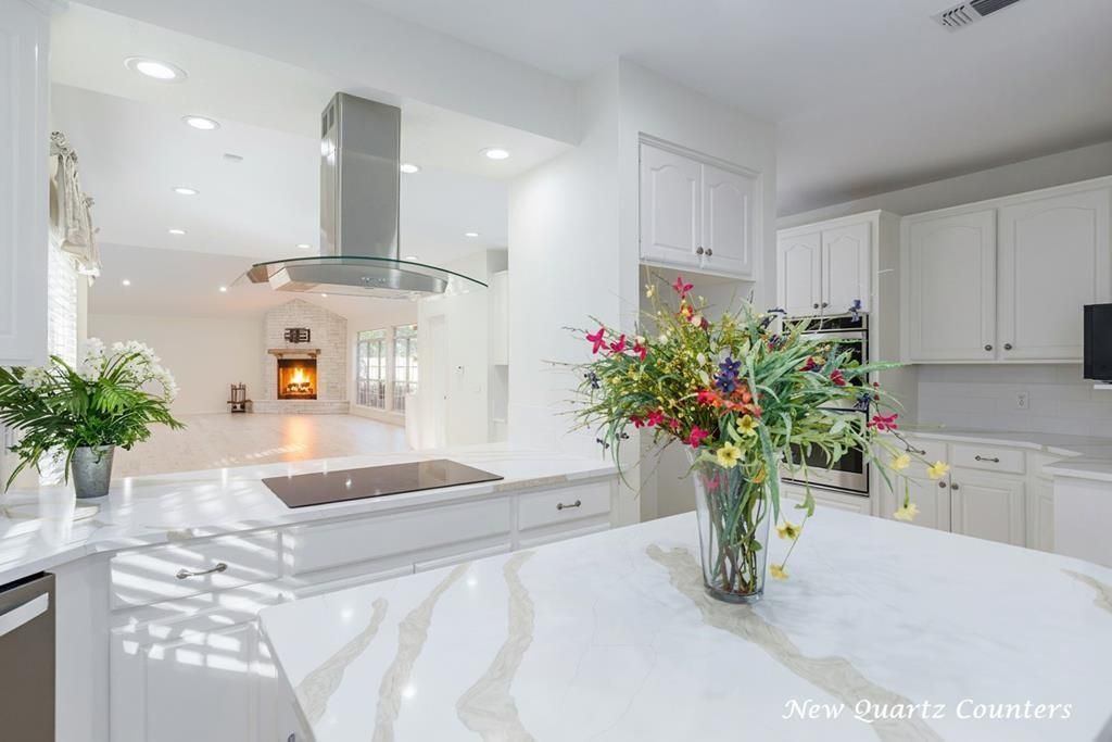 Fireplace, Interior, Kitchen, Recessed Lighting