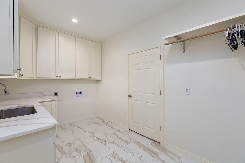 Interior, Marble, Recessed Lighting, Washer