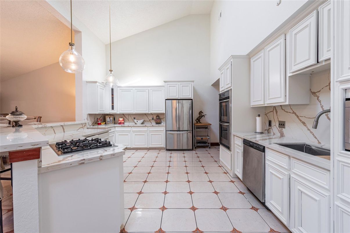 Interior, Kitchen, Pendant Lights, Stainless Steel Appliances