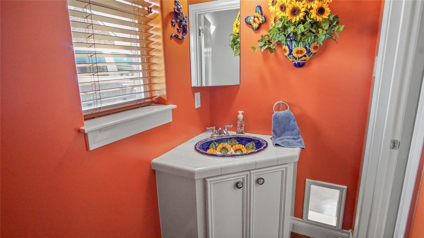 Bathroom, Interior, Tile Countertops