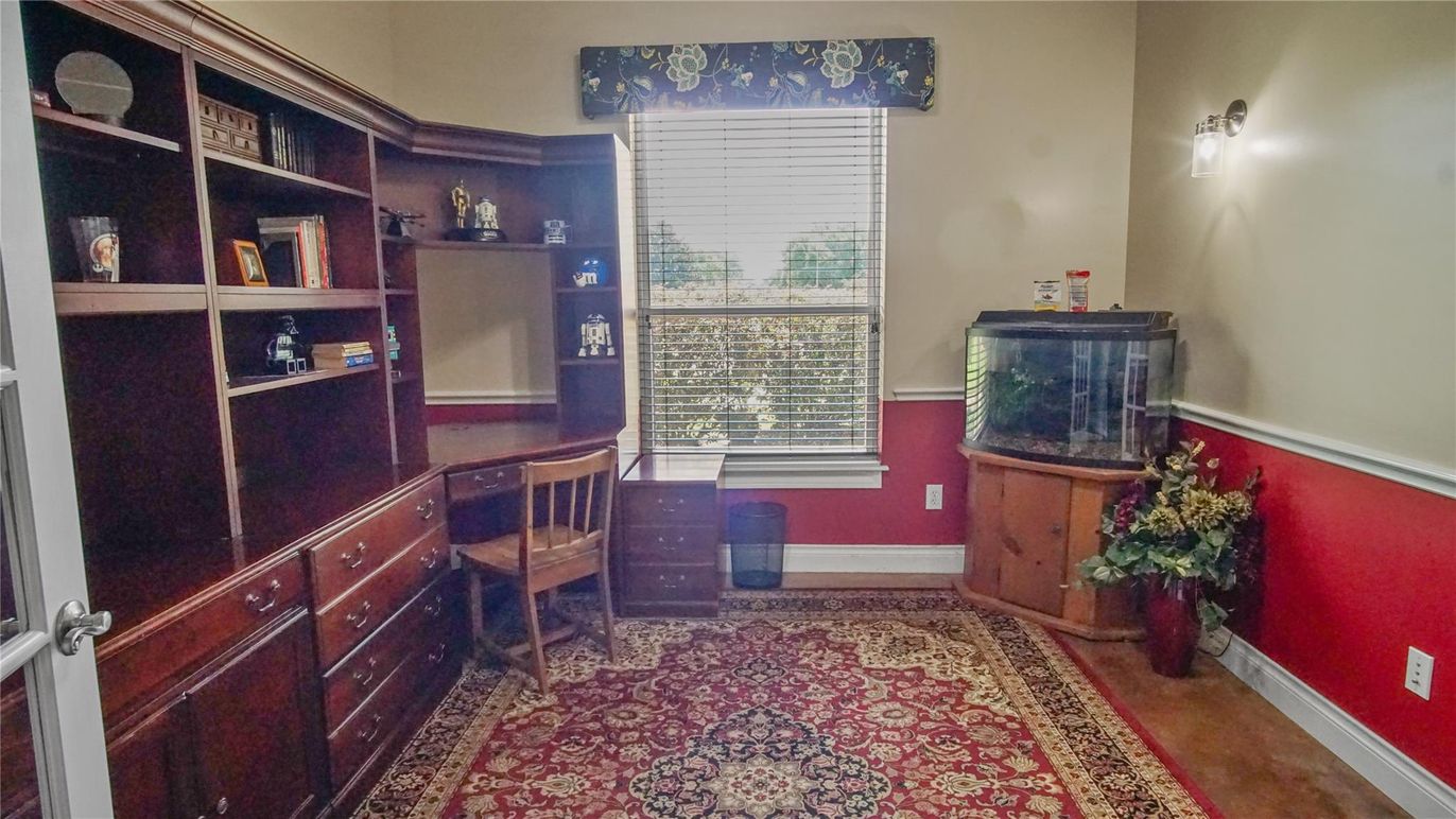 Home Office, Interior