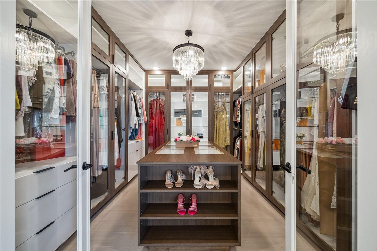 Chandelier, Interior, Walk-in Closets