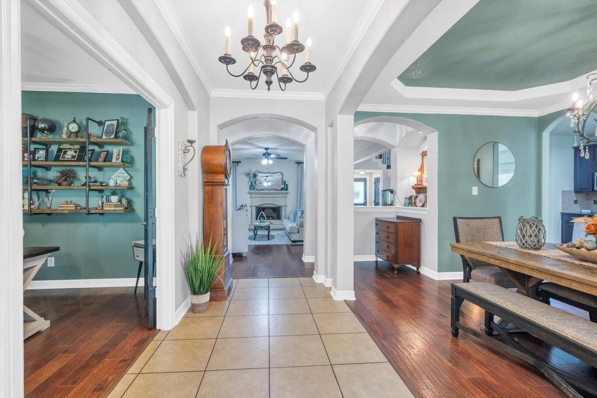 Chandelier, Dining room, Fireplace, Interior, Wood Texture Flooring