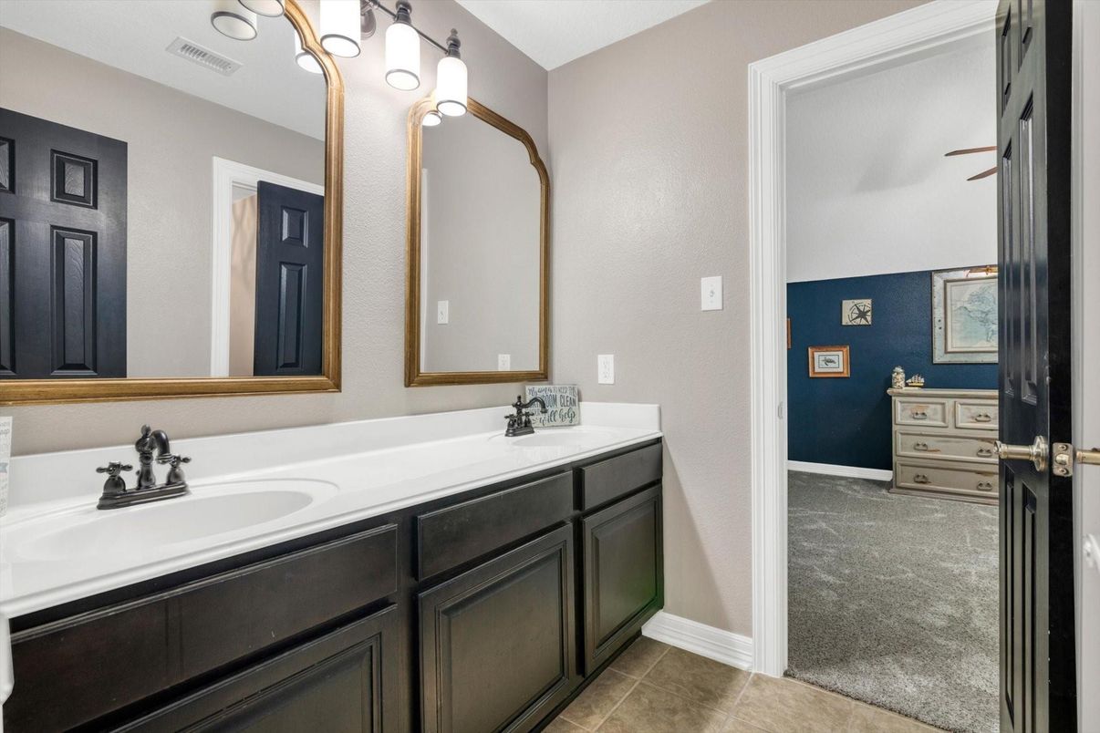 Bathroom, Dual Sink Vanities, Interior