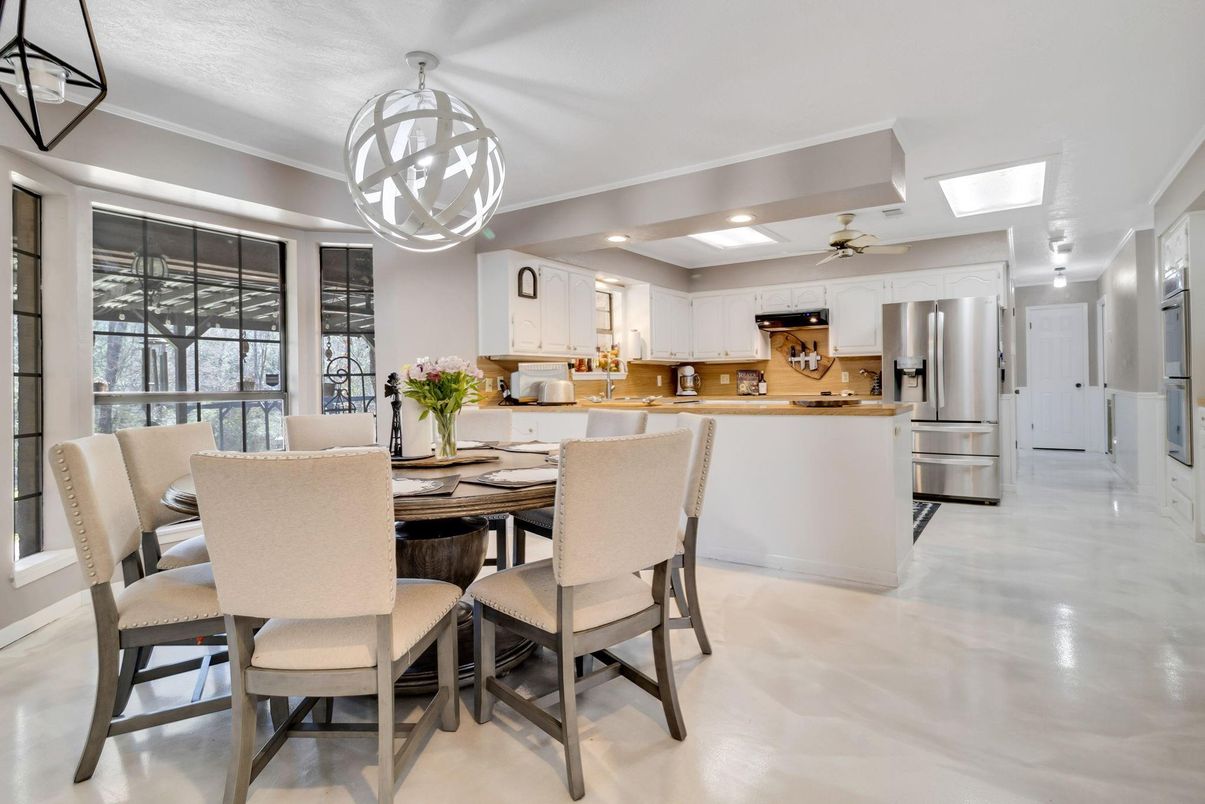 Dining room, Interior, Kitchen, Pendant Lights, Recessed Lighting, Stainless Steel Appliances