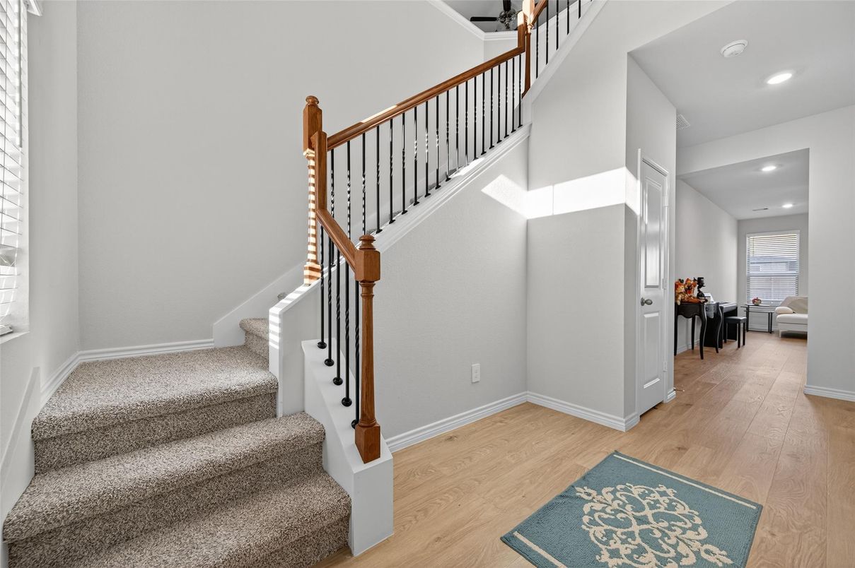 Interior, Recessed Lighting, Wood Texture Flooring