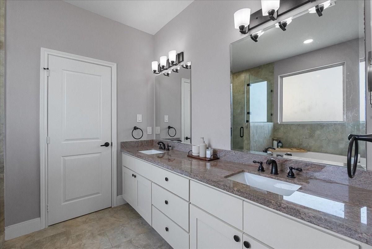 Bathroom, Dual Sink Vanities, Interior, Recessed Lighting