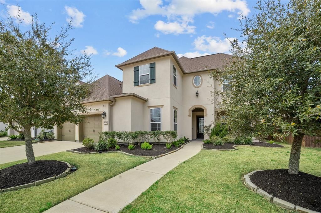 Attached, Backyard, Exterior, Facade, French Provincial