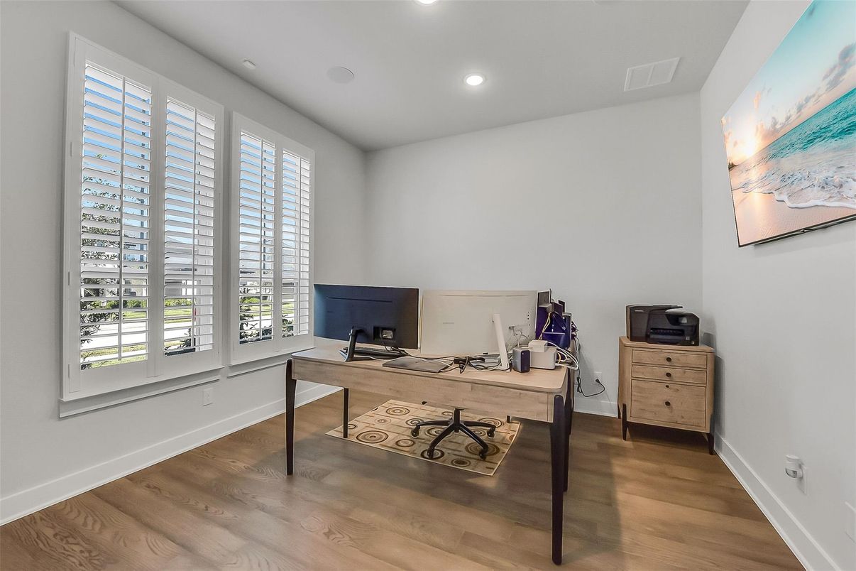Home Office, Interior, Recessed Lighting, Wood Texture Flooring