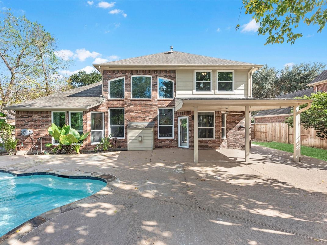 Exterior, Facade, Brick Facade, Pool, Split Level