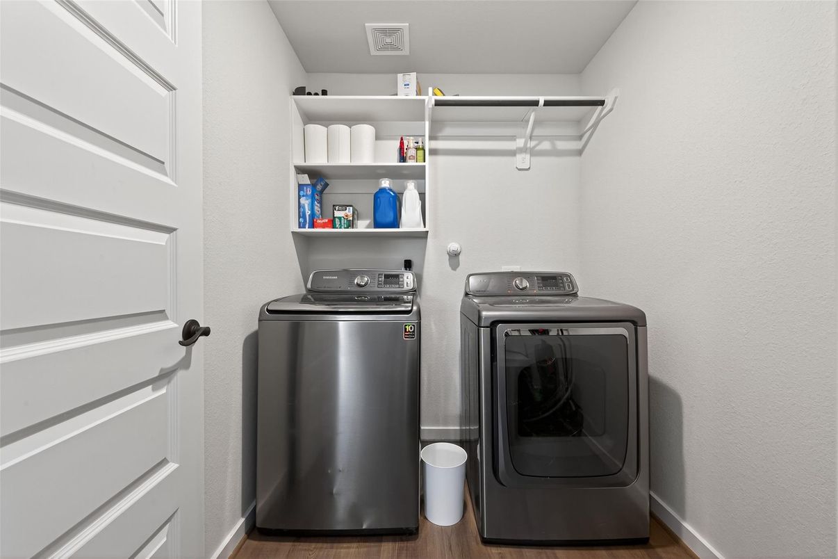 Interior, Utility Closets, Washer, Wood Texture Flooring