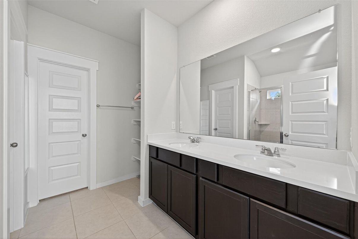 Bathroom, Dual Sink Vanities, Interior, Recessed Lighting
