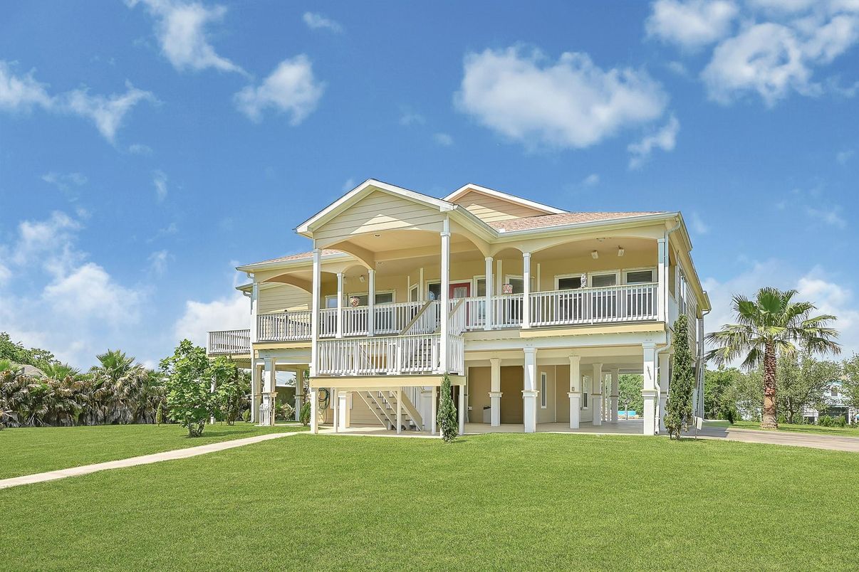 Backyard, Exterior, Facade, Mediterranean