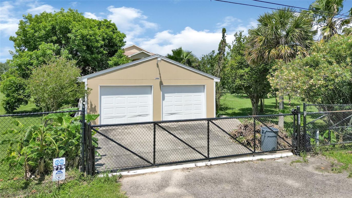 Detached Garage, Exterior