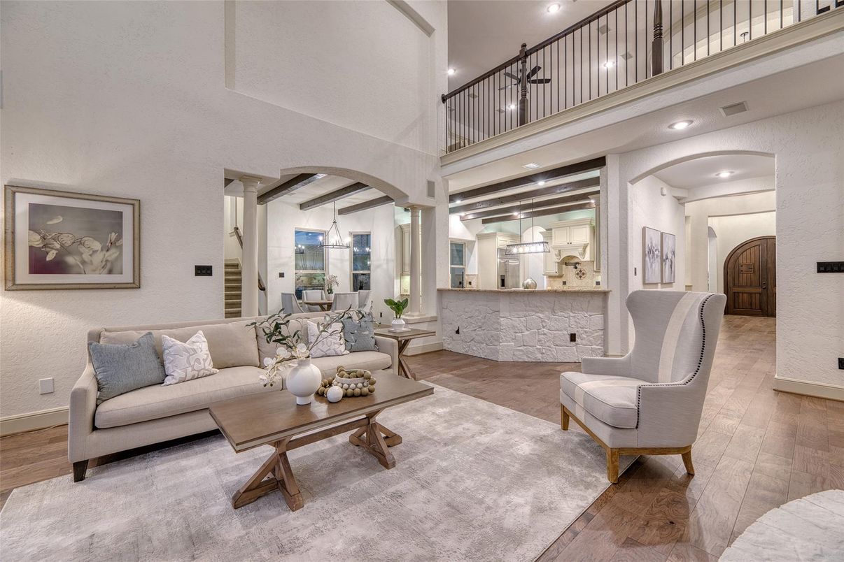 Interior, Living room, Recessed Lighting, Wood Texture Flooring