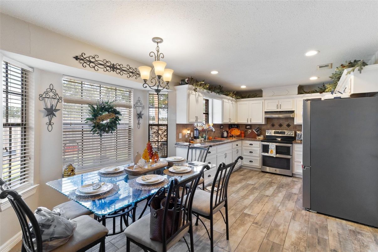 Chandelier, Dining room, Interior, Kitchen, Pendant Lights, Recessed Lighting, Stainless Steel Appliances, Wood Texture Flooring