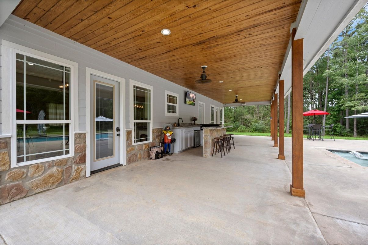 Exterior, Outdoor Kitchen