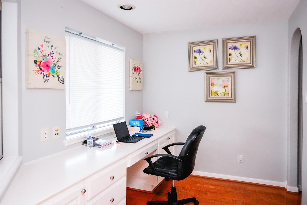 Home Office, Interior, Recessed Lighting, Wood Texture Flooring