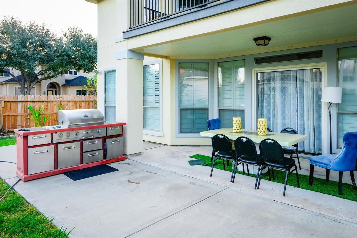 Exterior, Outdoor Kitchen