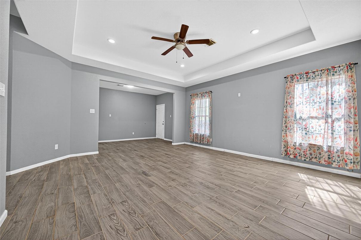 Empty room, Interior, Recessed Lighting, Wood Texture Flooring