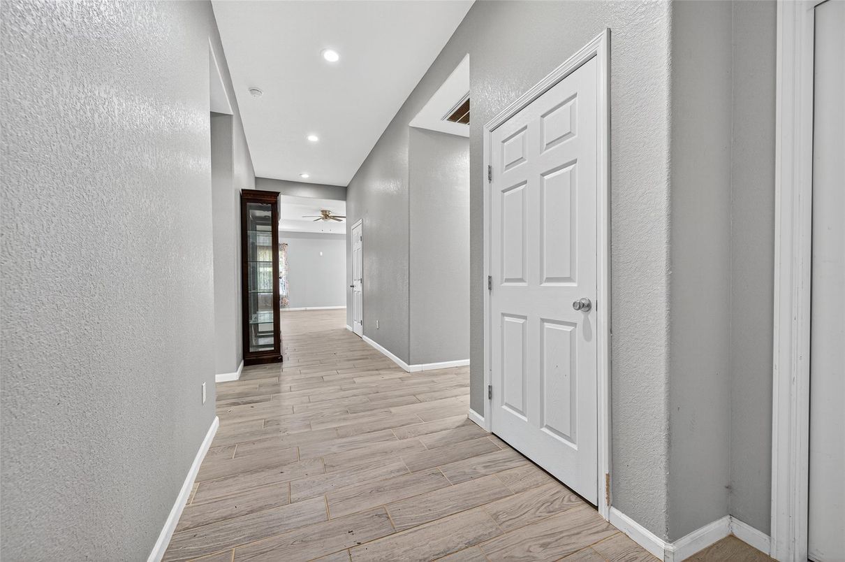 Interior, Recessed Lighting, Wood Texture Flooring